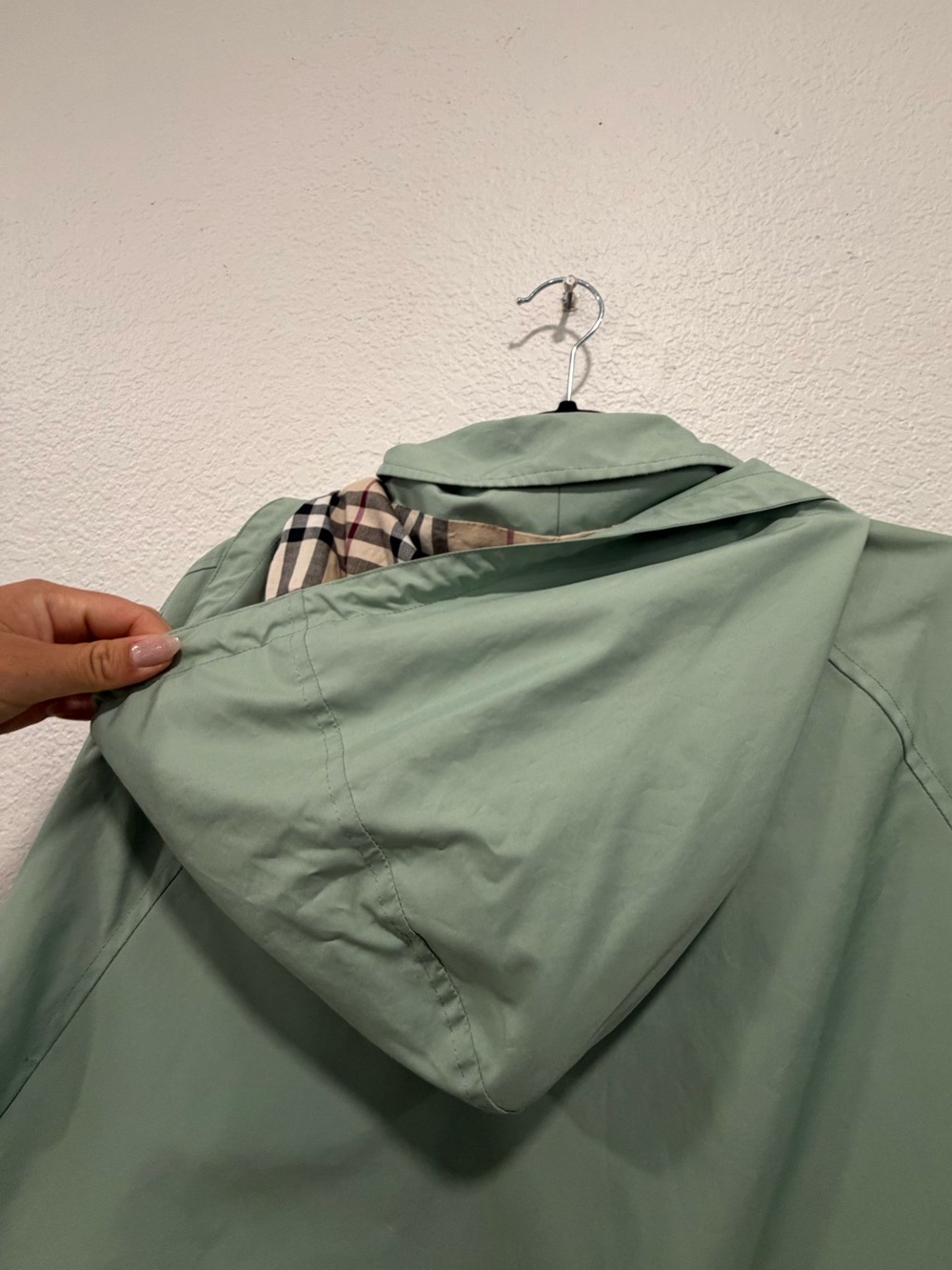 Burberry Mint Green Hooded Raincoat with Signature Check Lining - Picture 5 of 10